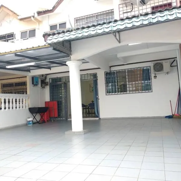 D'Rusa Homestay, hotel di Siliau