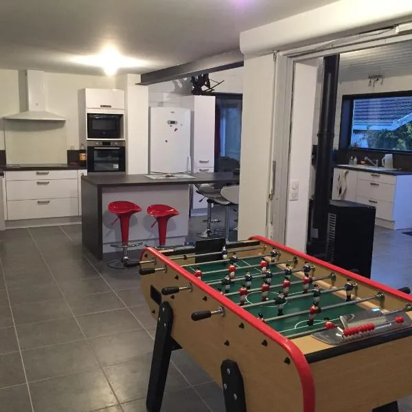 Maison spacieuse tout confort 10 personnes, hotel in Meilhan