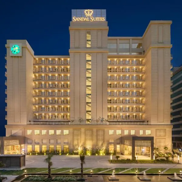Sandal Suites by Lemon Tree Hotels, hotel di Noida