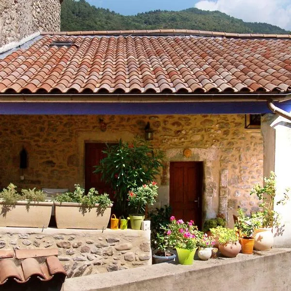 Gîte Le Galta - Maison entiére tout équipée, 2 chambres, SdB avec bain à remous, terrasse privative, hótel í Saint-Fortunat-sur-Eyrieux