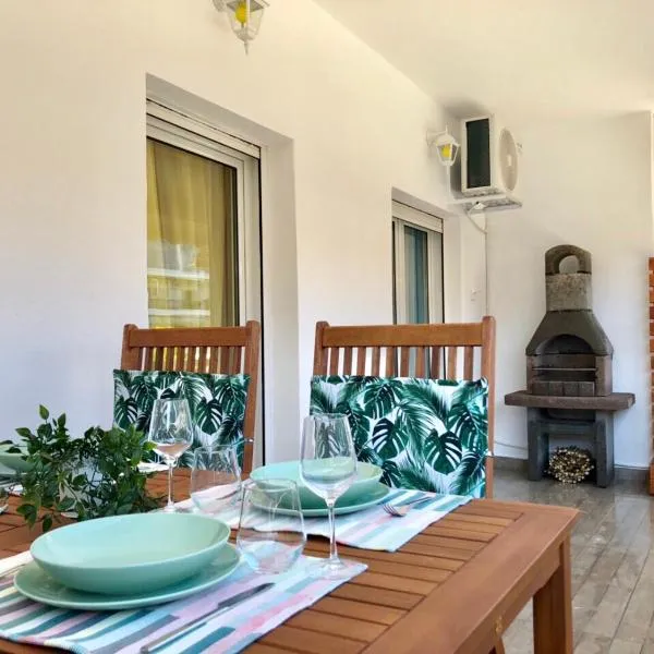 Relax Apartment, hotel v Perei