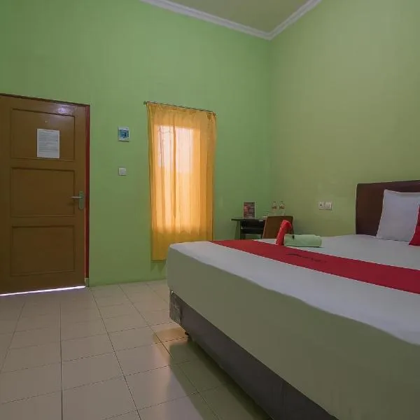 RedDoorz near Kampus UMP Purwokerto, hótel í Sampang