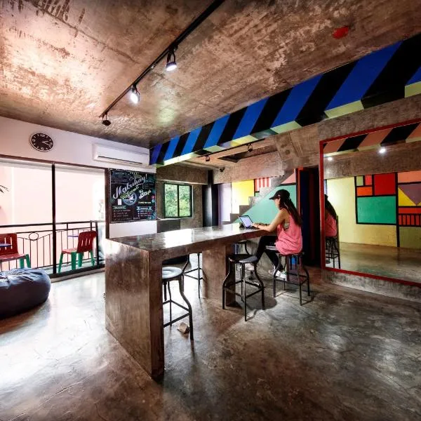D522 Hostel at Kiener Hills - Near Cebu Airport, hotel en Isla de Mactán