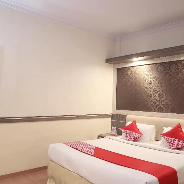 Super OYO 742 Mona Plaza Hotel, hotell sihtkohas Pekanbaru