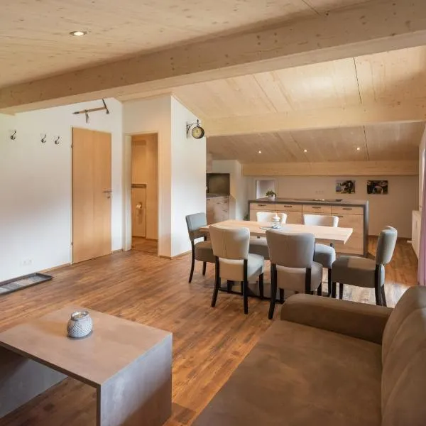 Ferienwohnungen stiLECHt, hotel in Elbigenalp