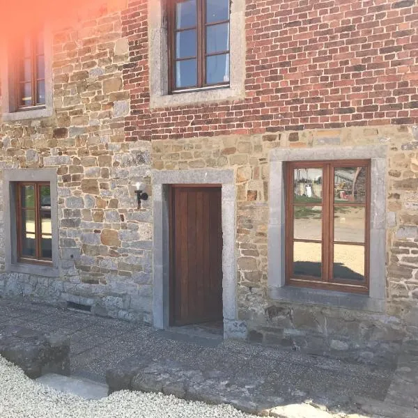 Le charme de l’Estroit, hotel v destinaci Mettet