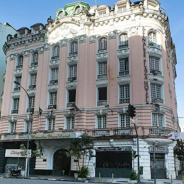 Reinales Plaza Hotel, hotel di Vila Anastácio