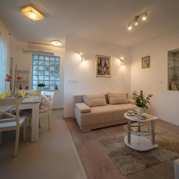 Apartman Karla, hotel Salonában