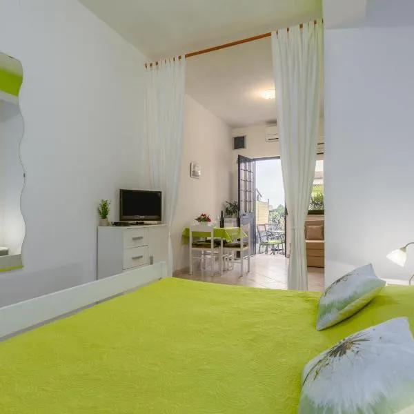 Studio Apartments Romina, hotel di Vrsar