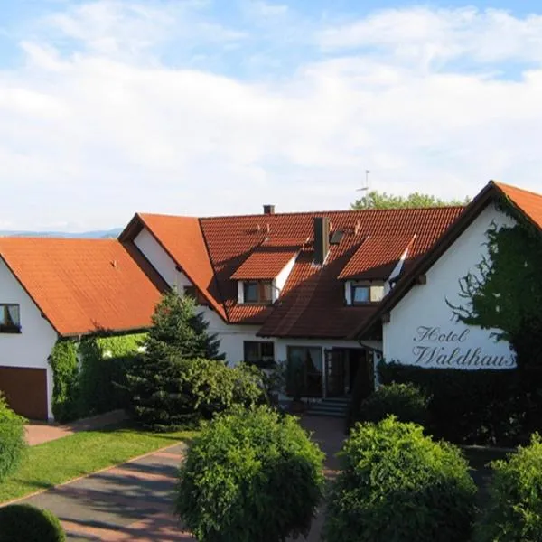 Hotel Waldhaus, hotelli kohteessa Hügelsheim