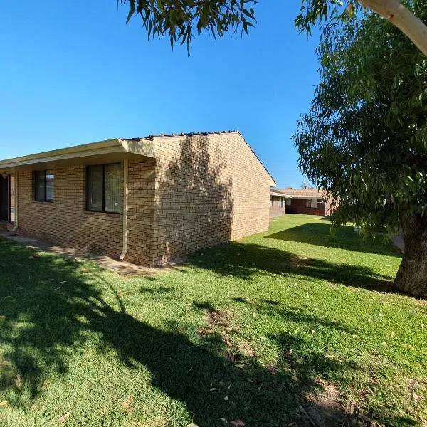 Ocean Beach Chalet 15, hotel di Jurien Bay