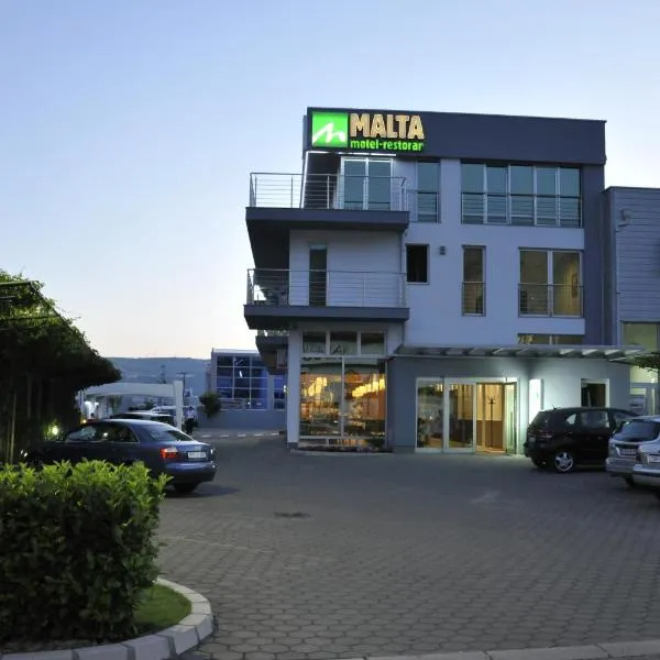 Hotel Malta، فندق في Bovani