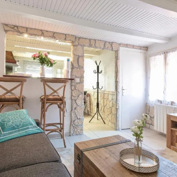 ANNECY Sainte Claire vieille ville 38m2 Terrasse proche gare et lac 4 pers 3 étoiles, hotel en Annecy