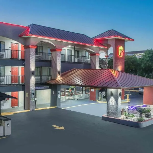 Super 8 by Wyndham Austin University/Downtown Area, hotell sihtkohas Austin