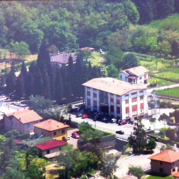 Albergo Cristallo, hotel v destinácii Cittiglio