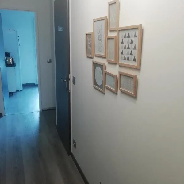 Disneyland/Paris 1 a10 personnes climatisee, hotel em Pontault-Combault