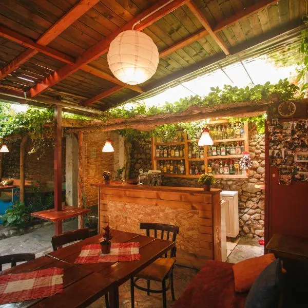 The Wanderers Hostel, hotel v destinaci Shkodër