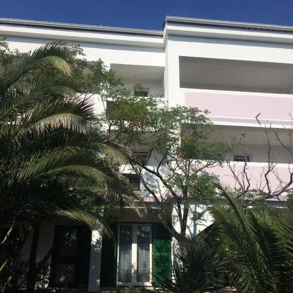 Apartments MiaMaja 2, khách sạn ở Novalja