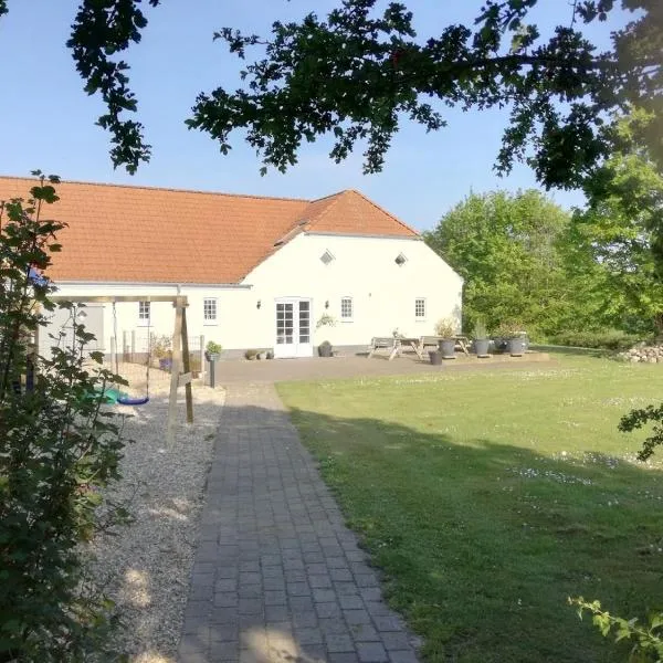 Rosengaard holiday apartment and B&B, hotel en Gredstedbro