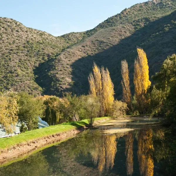 Old Mill Lodge, Seasonal Working Ostrich Farm & Restaurant, Oudtshoorn, hotel in Schoemanshoek