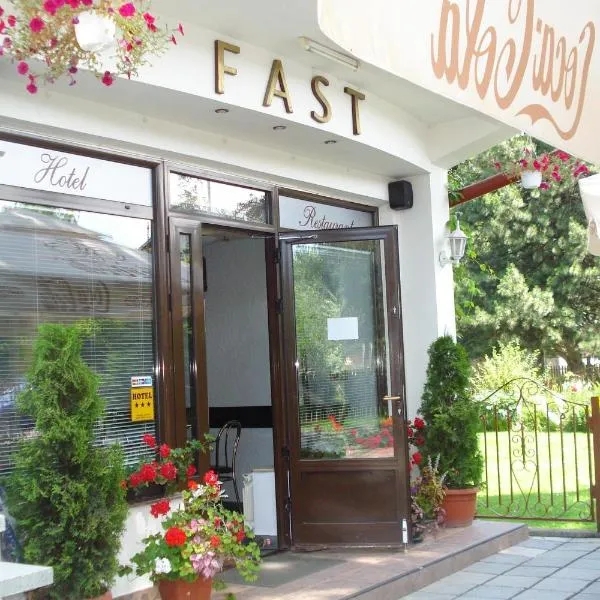 Pension Hotel Fast, hotel a Rădăuţi