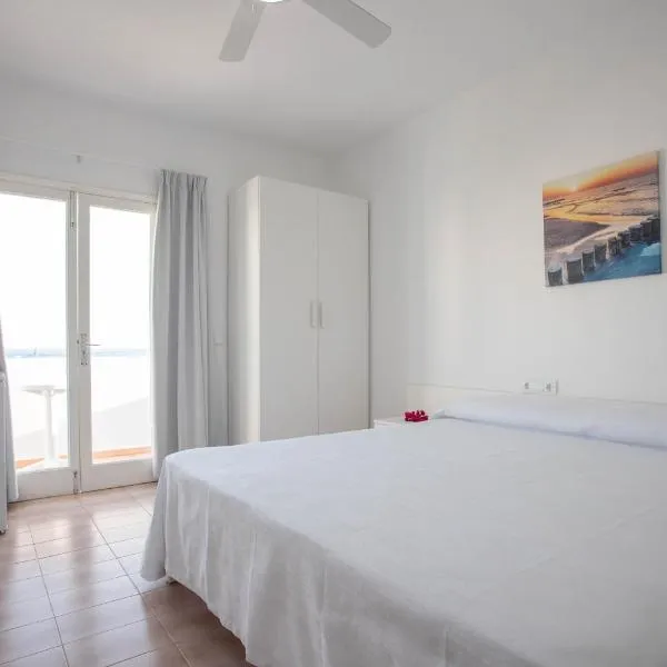 Hostal Mayans, hotel en Es Pujols