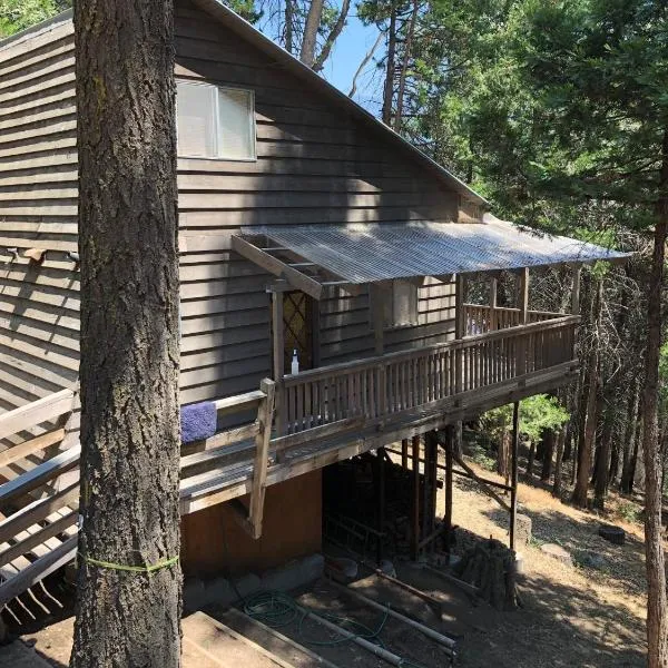 Sequoia National Forest CabinK, hotel din Panorama Heights