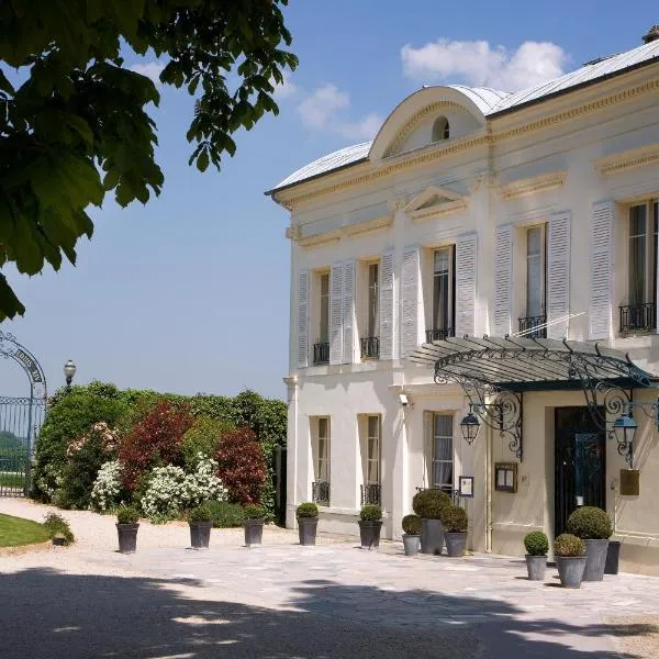 Pavillon Henri IV Hotel Restaurant Gastronomique Terrasse – hotel w mieście Saint-Germain-en-Laye