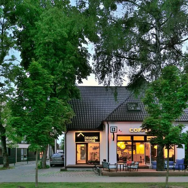 Draugų namai, hotel in Varnėnai