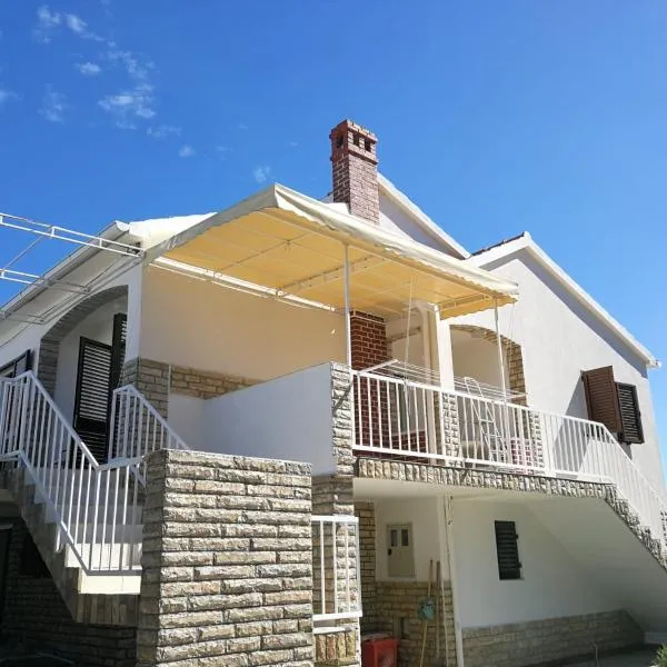Apartments KUS Ugljan, hotel v destinácii Ugljan