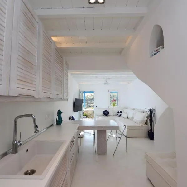 Luxury White Maisonette, hotel in Kalafatis