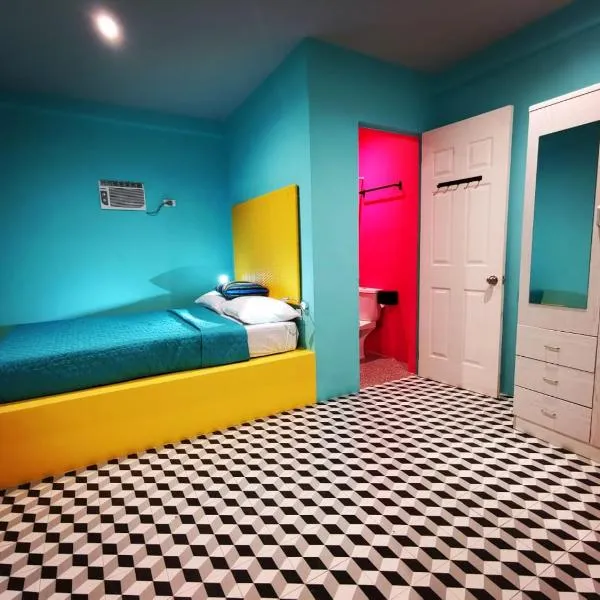 Way Shack Hostel, hotel v destinaci Oslob