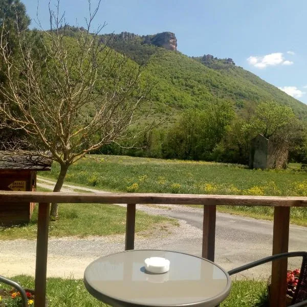 Camping Le Vialaret, hotel a Nant