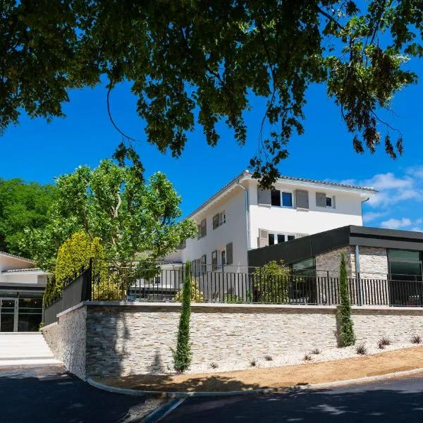 Le Cottage de Clairefontaine, hotel in Les Roches-de-Condrieu