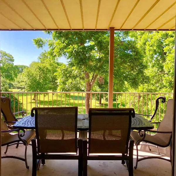 Rose' River Retreat, hotel in New Braunfels