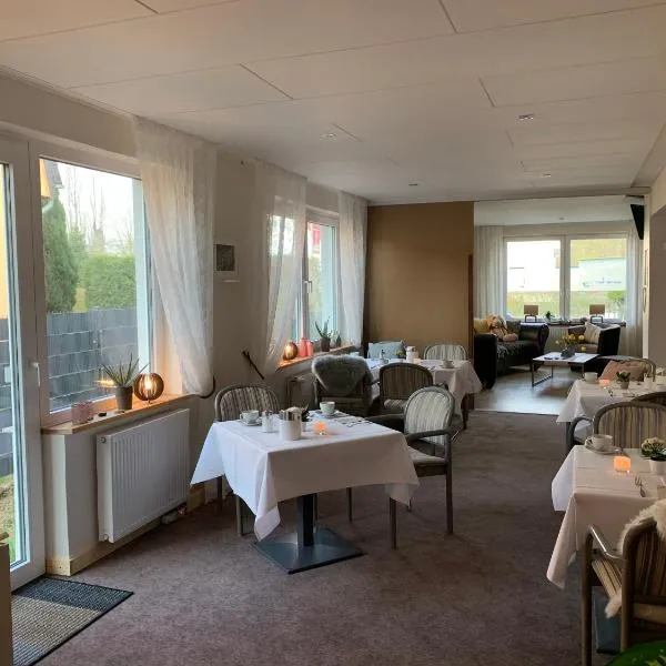 Pension Richter, hotel a Ostseebad Nienhagen