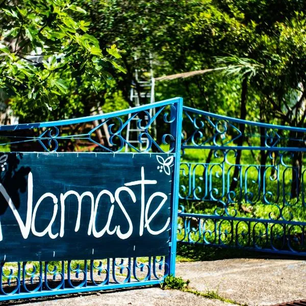 Namaste Hostel & Camping, hotel en Bar
