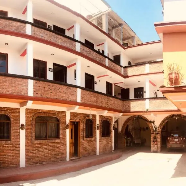 HOTEL LA GRAN MANZANA, hótel í Zacatlán
