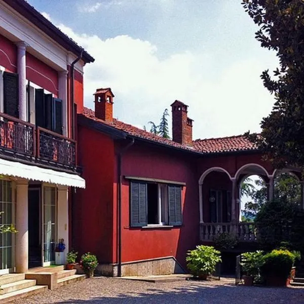 Villa Magnolia Lago Maggiore โรงแรมในBesozzo