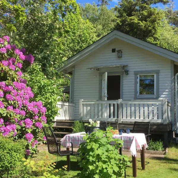 Stuga i naturskönt område på västra Tjörn, hotel en Almösund