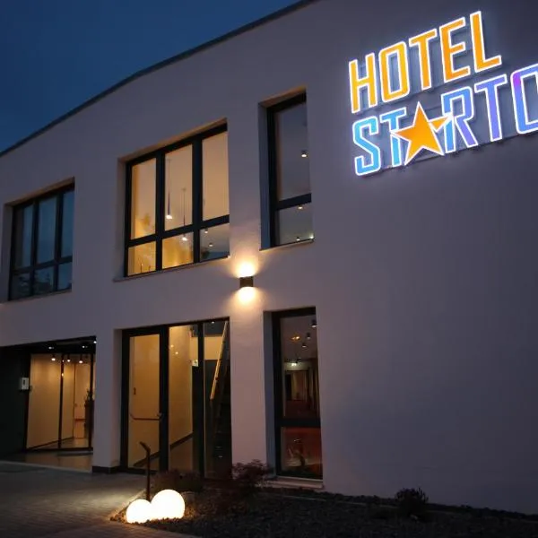 Hotel Starton am Village، فندق في Demling