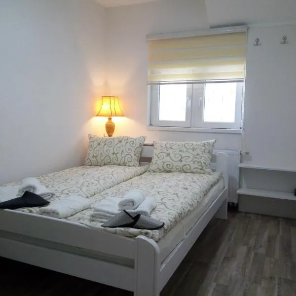 Apartments&Rooms Mido, hotel di Grm