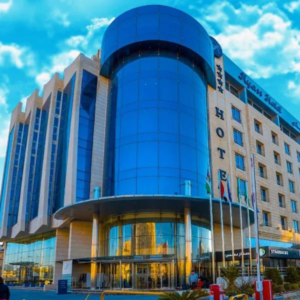 Ayass Hotel, hotel v mestu Wādī as Sīr
