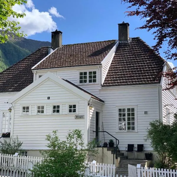 Høyanger 3 roms leilighet, hotell i Bjordal