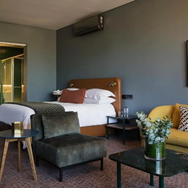 Home Suite Hotels Rosebank, hotel in Johannesburg