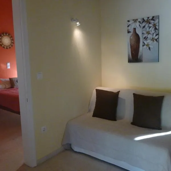 Athina Apartments, hotel em Arillas