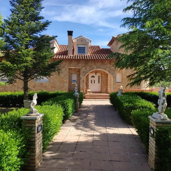Villa CiTe- jardines/BBQ/terrazas/ para familias, hotel v destinaci Teruel