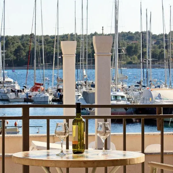 VILLA V&D, hotel v Milni