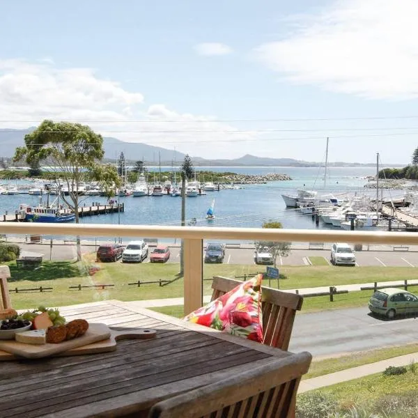 Bermagui Stays - Penthouse Apartment - Amazing Views & Location, hotel in Bermagui