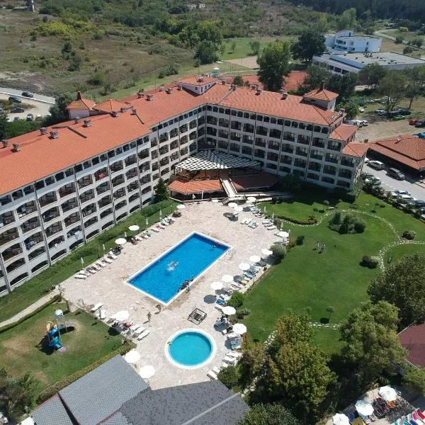 차레보에 위치한 호텔 ПЪРВА ЛИНИЯ хотел с адрес к-с РЕДЖИНА МАРЕ Царево